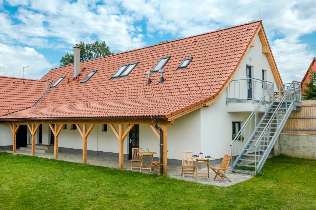 Apartmany Jedovary Trhove Sviny Экстерьер фото