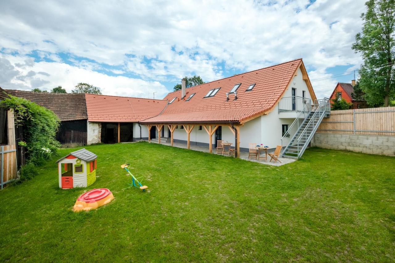 Apartmany Jedovary Trhove Sviny Экстерьер фото
