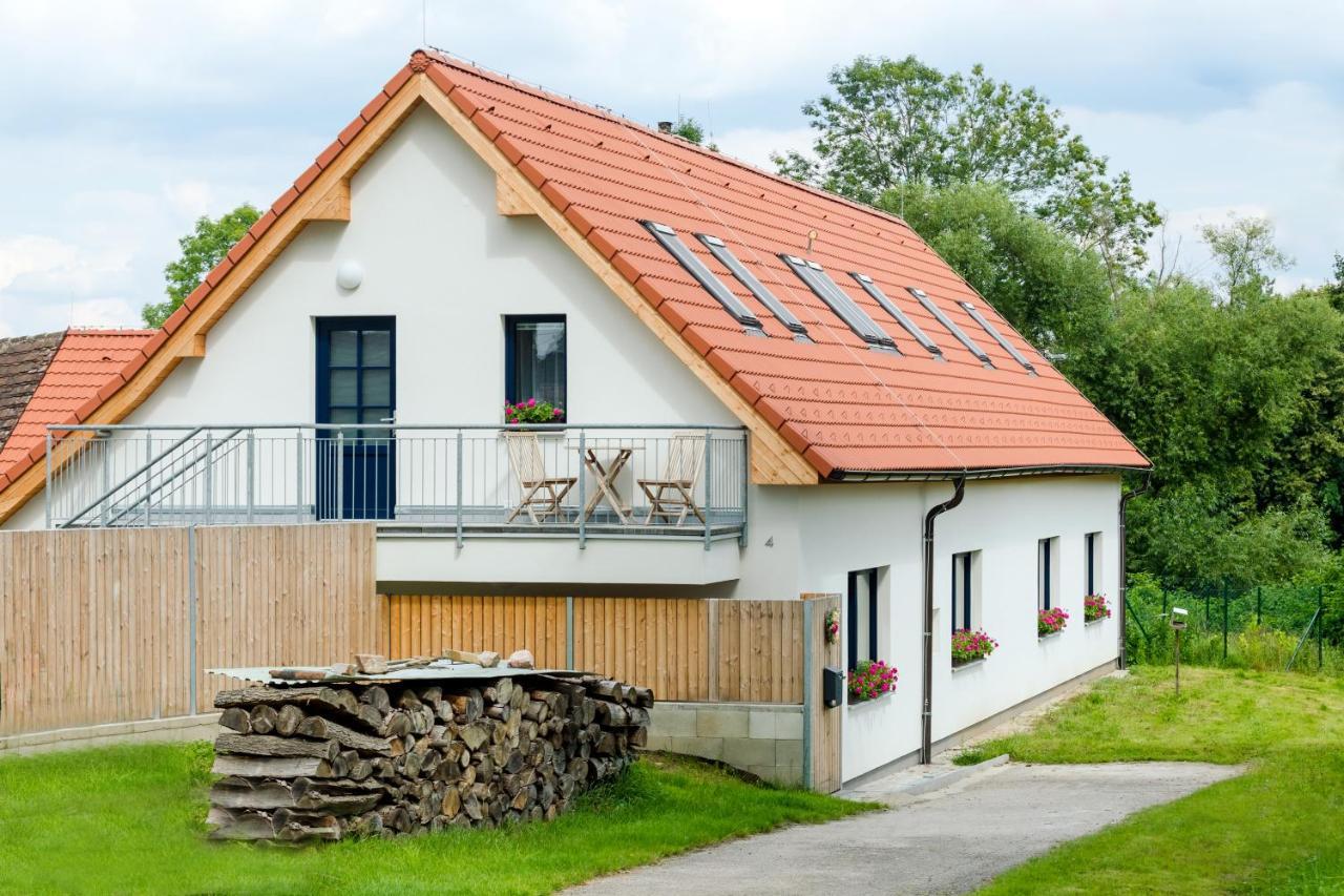 Apartmany Jedovary Trhove Sviny Экстерьер фото